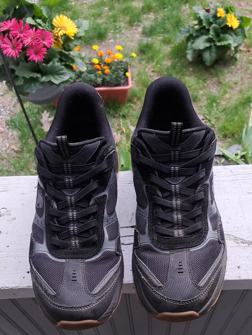 Skechers Black Men's Athletic Trainers with Gray Accents